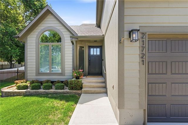 21721 W 52nd Street, Shawnee, KS 66226