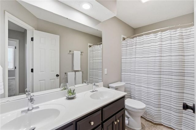21721 W 52nd Street, Shawnee, KS 66226