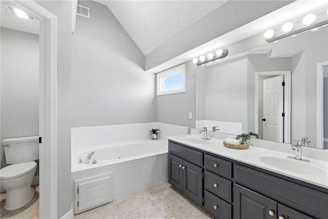 21721 W 52nd Street, Shawnee, KS 66226