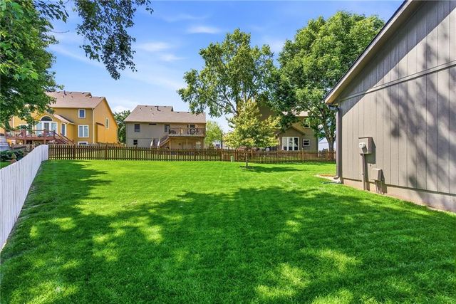 21721 W 52nd Street, Shawnee, KS 66226