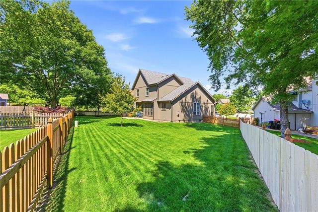 21721 W 52nd Street, Shawnee, KS 66226
