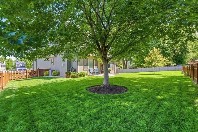 21721 W 52nd Street, Shawnee, KS 66226
