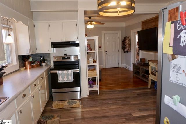 208 Hill Street, Wellford, SC 29385