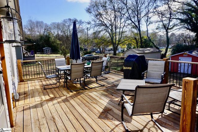 208 Hill Street, Wellford, SC 29385