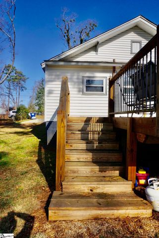 208 Hill Street, Wellford, SC 29385