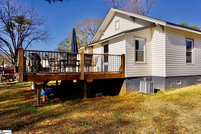 208 Hill Street, Wellford, SC 29385