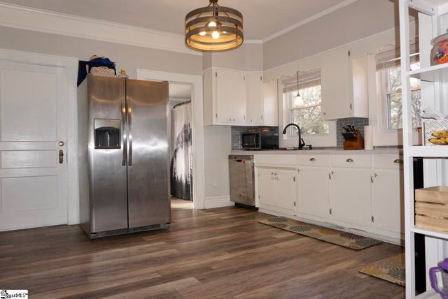 208 Hill Street, Wellford, SC 29385