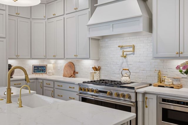 1010 Luxborough Dr, Hendersonville, TN 37075