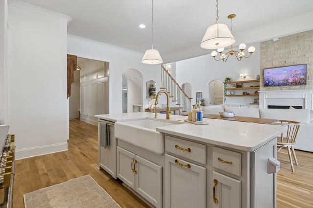 1010 Luxborough Dr, Hendersonville, TN 37075