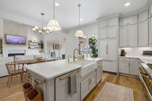 1010 Luxborough Dr, Hendersonville, TN 37075