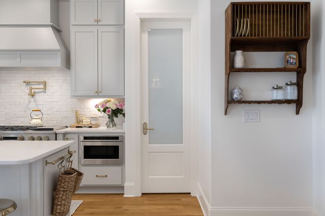 1010 Luxborough Dr, Hendersonville, TN 37075