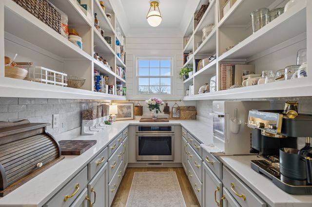 1010 Luxborough Dr, Hendersonville, TN 37075