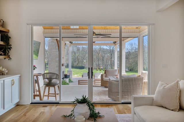 1010 Luxborough Dr, Hendersonville, TN 37075