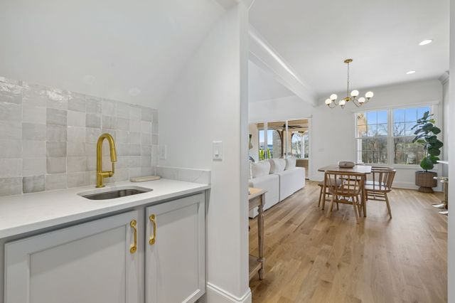 1010 Luxborough Dr, Hendersonville, TN 37075