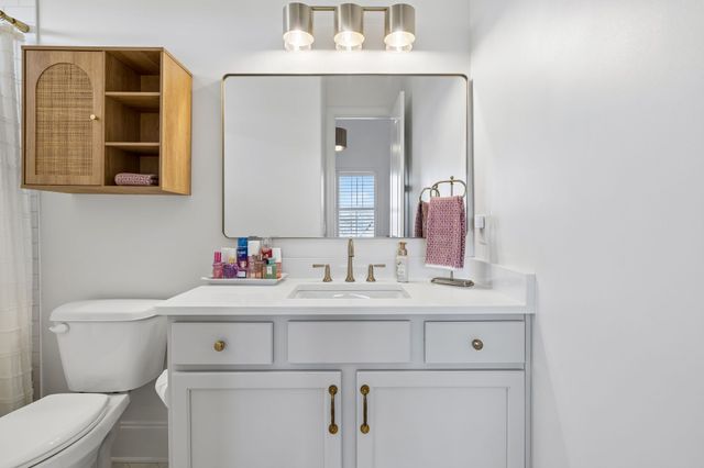 1010 Luxborough Dr, Hendersonville, TN 37075