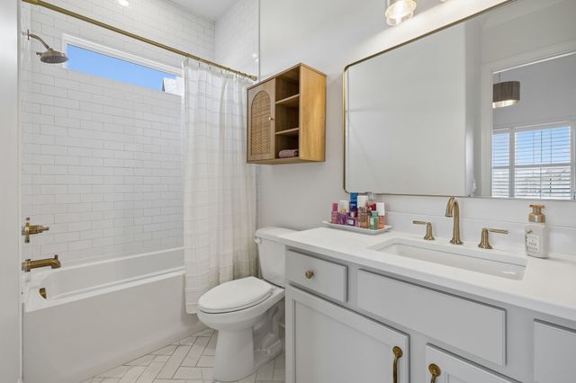 1010 Luxborough Dr, Hendersonville, TN 37075