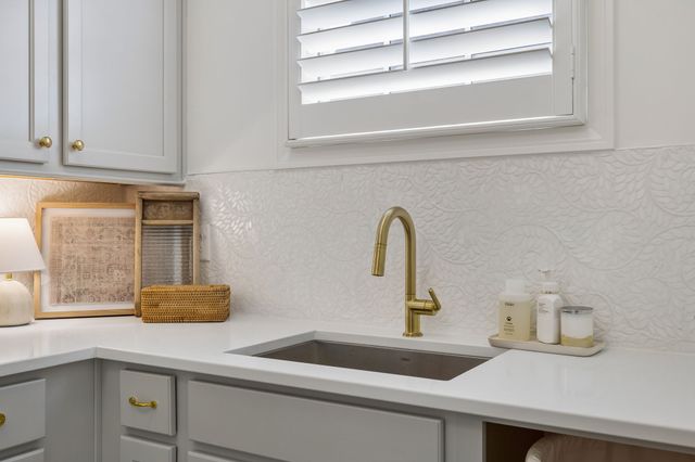 1010 Luxborough Dr, Hendersonville, TN 37075