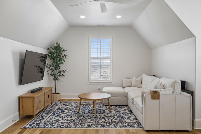 1010 Luxborough Dr, Hendersonville, TN 37075