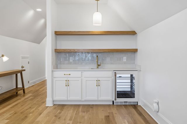 1010 Luxborough Dr, Hendersonville, TN 37075