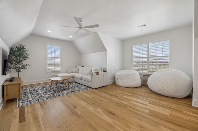 1010 Luxborough Dr, Hendersonville, TN 37075