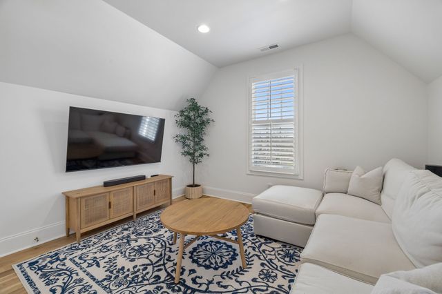 1010 Luxborough Dr, Hendersonville, TN 37075