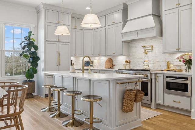 1010 Luxborough Dr, Hendersonville, TN 37075