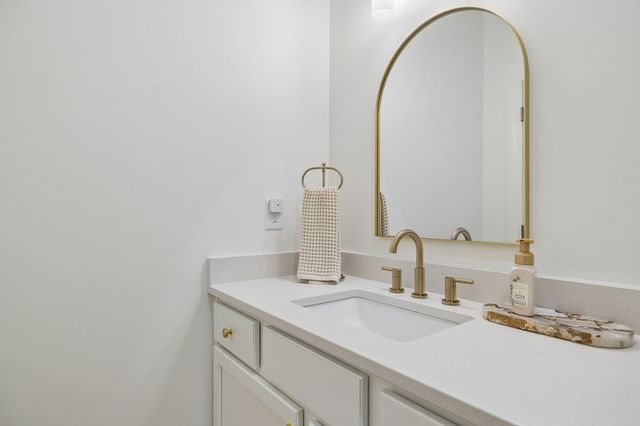 1010 Luxborough Dr, Hendersonville, TN 37075