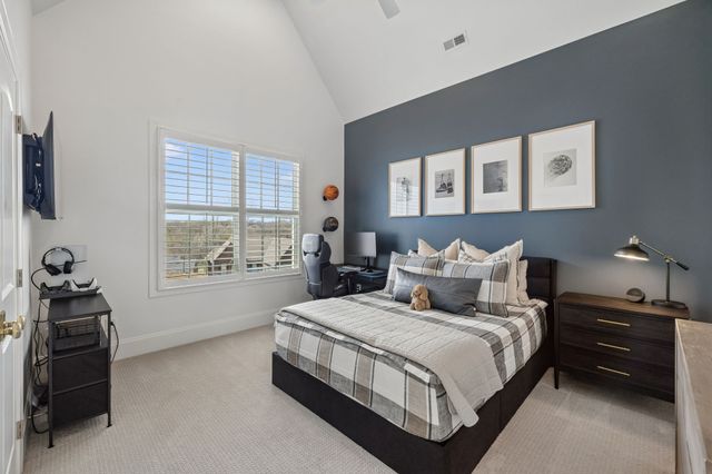 1010 Luxborough Dr, Hendersonville, TN 37075