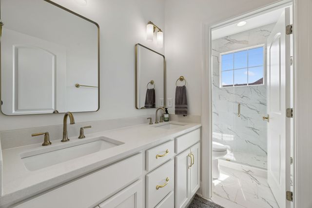 1010 Luxborough Dr, Hendersonville, TN 37075