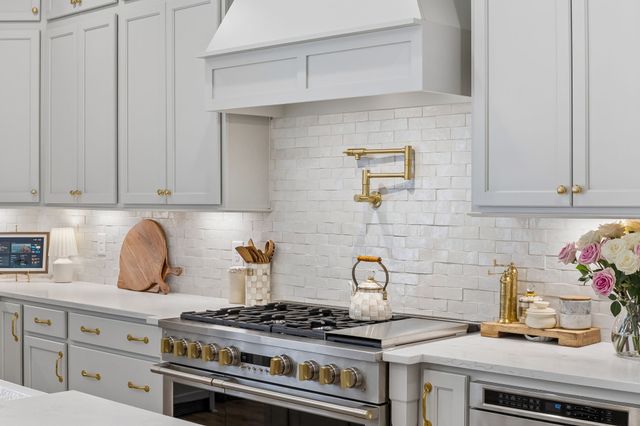 1010 Luxborough Dr, Hendersonville, TN 37075