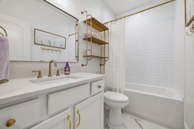 1010 Luxborough Dr, Hendersonville, TN 37075