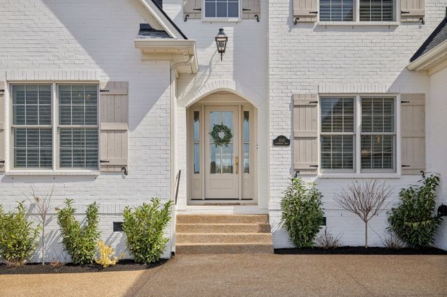 1010 Luxborough Dr, Hendersonville, TN 37075