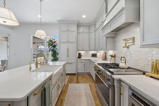 1010 Luxborough Dr, Hendersonville, TN 37075