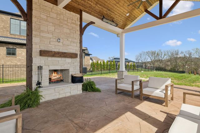 1010 Luxborough Dr, Hendersonville, TN 37075