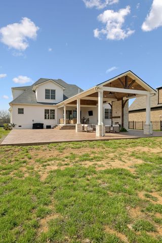 1010 Luxborough Dr, Hendersonville, TN 37075