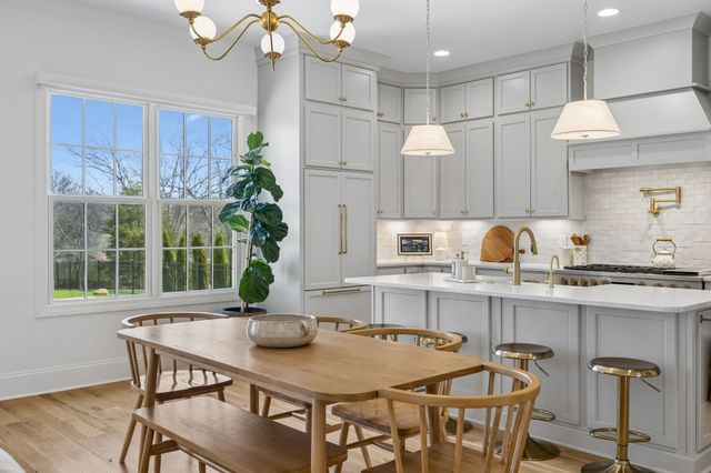 1010 Luxborough Dr, Hendersonville, TN 37075