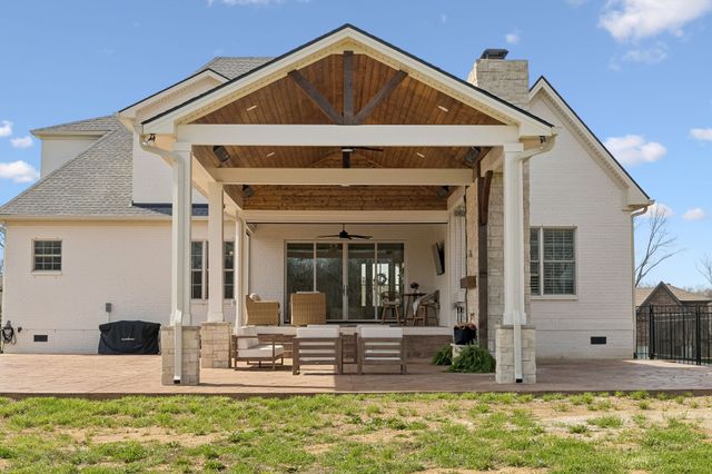 1010 Luxborough Dr, Hendersonville, TN 37075