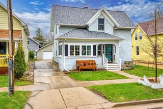 1221 S MADISON STREET, Appleton, WI 54915