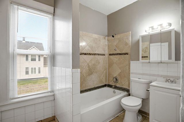 2214 Girard Avenue N, Minneapolis, MN 55411