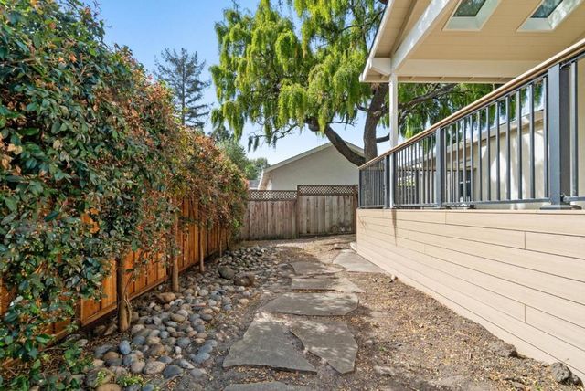 1435 Eastcrest Court, Santa Cruz, CA 95062