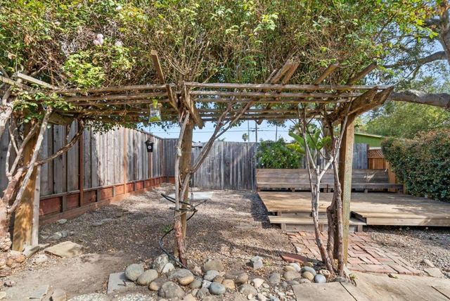 1435 Eastcrest Court, Santa Cruz, CA 95062