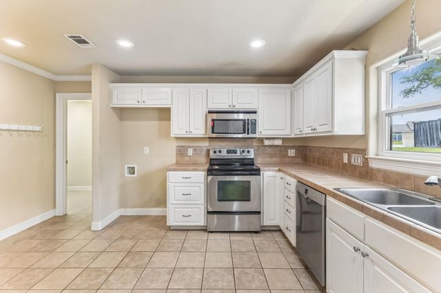 1919 American DR B-110, Lago Vista, TX 78645