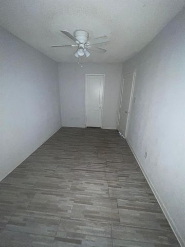 271 W BROOKS RD, Memphis, TN 38109