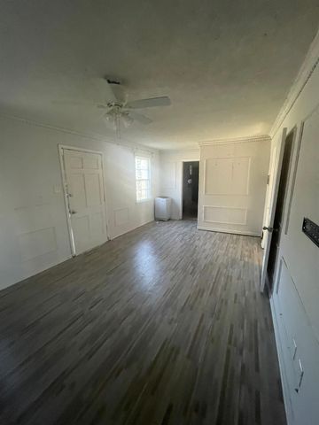 271 W BROOKS RD, Memphis, TN 38109