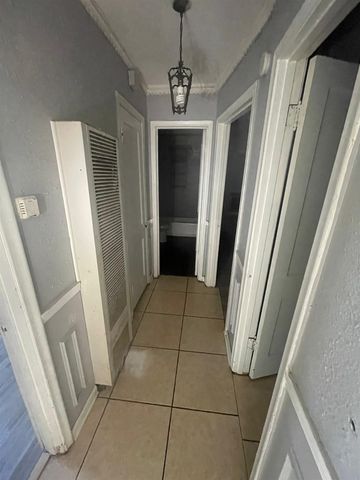 271 W BROOKS RD, Memphis, TN 38109