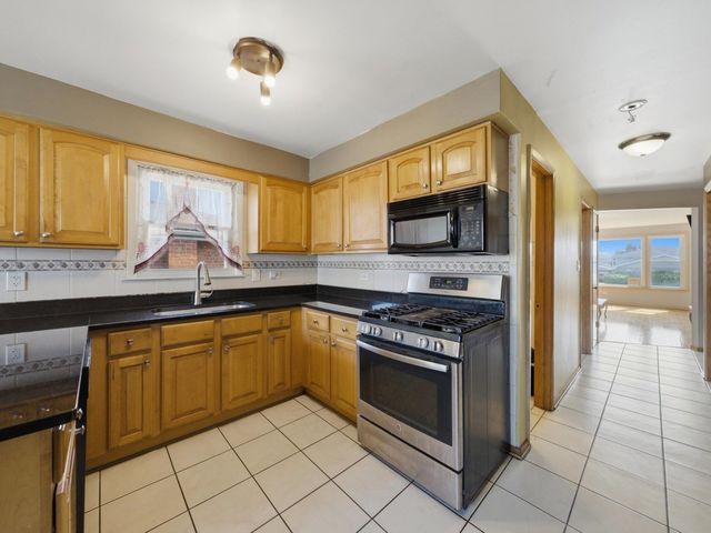 292 Bensley Avenue, Calumet City, IL 60409