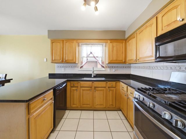 292 Bensley Avenue, Calumet City, IL 60409
