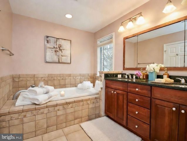 1006 KIMBERWICKE RD, Mclean, VA 22102