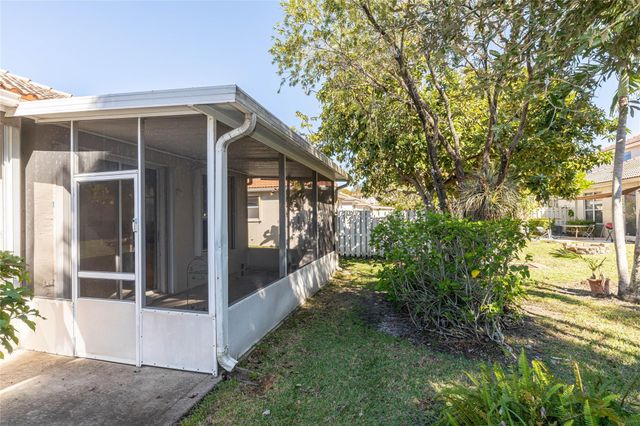 857 NW 133rd Avenue, Pembroke Pines, FL 33028