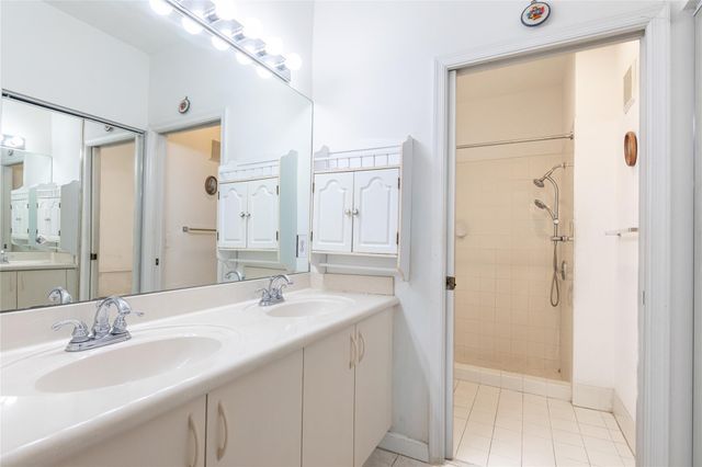 857 NW 133rd Avenue, Pembroke Pines, FL 33028